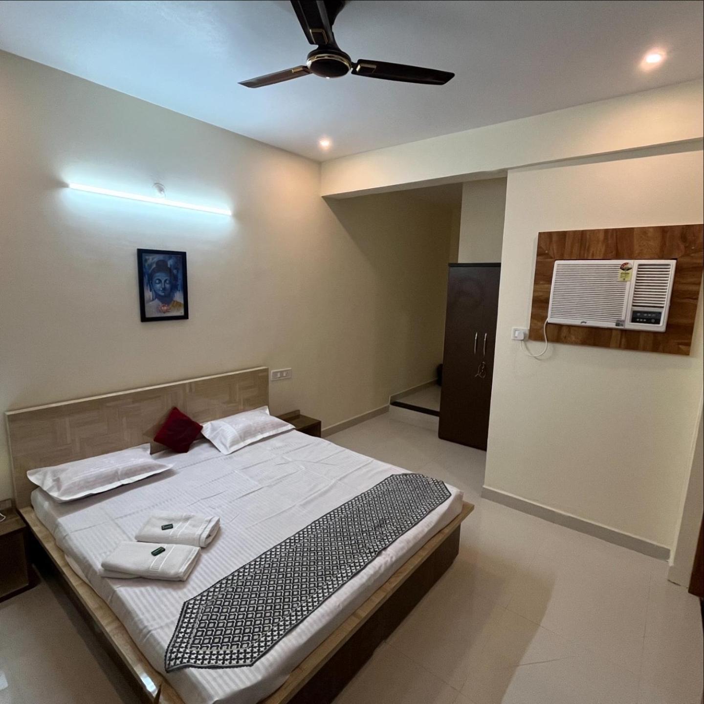 Hotel Shivashray Luxury Stays & Inn Удджайн Экстерьер фото