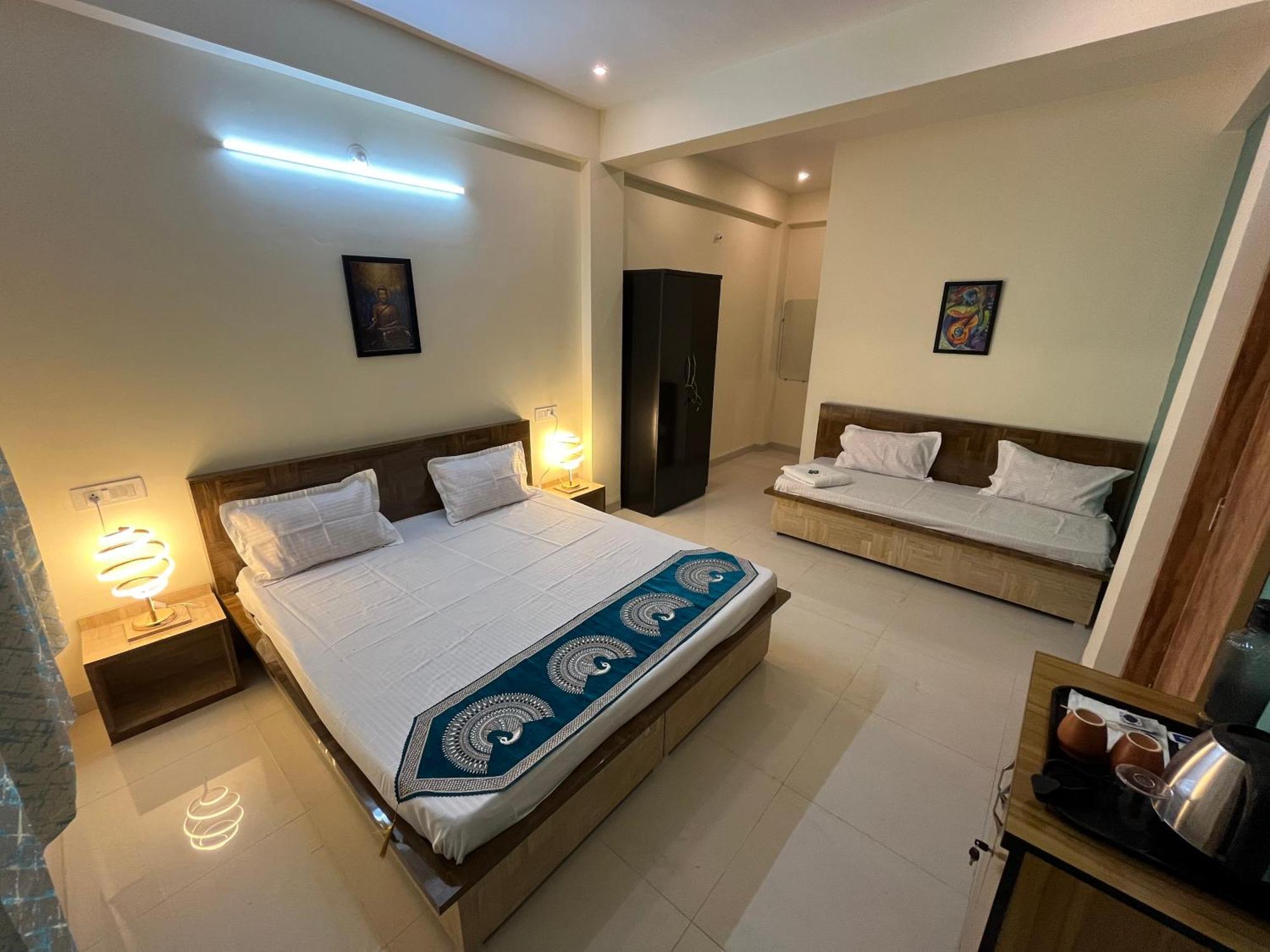 Hotel Shivashray Luxury Stays & Inn Удджайн Экстерьер фото