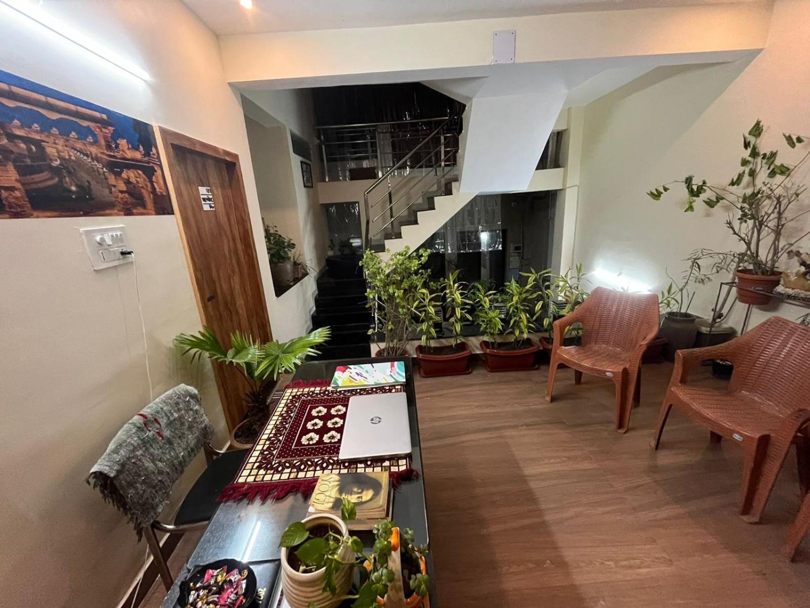 Hotel Shivashray Luxury Stays & Inn Удджайн Экстерьер фото