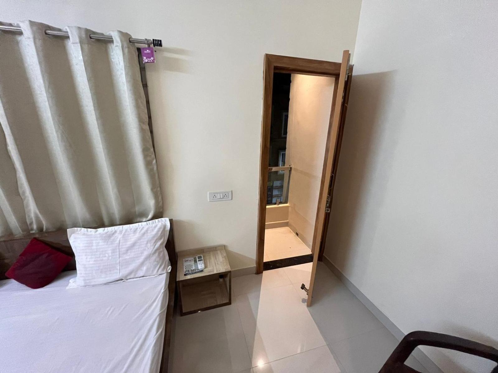 Hotel Shivashray Luxury Stays & Inn Удджайн Номер фото