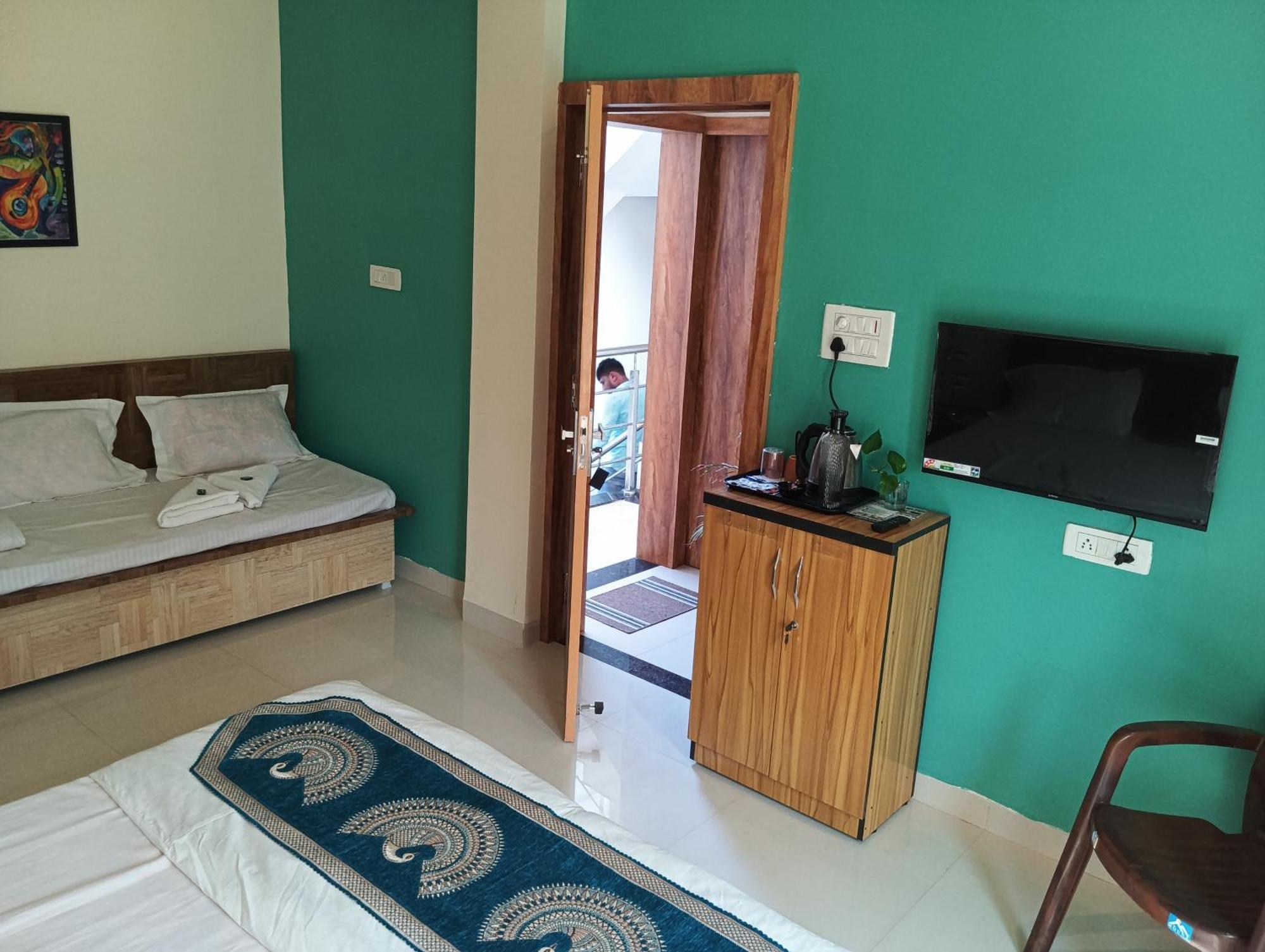 Hotel Shivashray Luxury Stays & Inn Удджайн Экстерьер фото