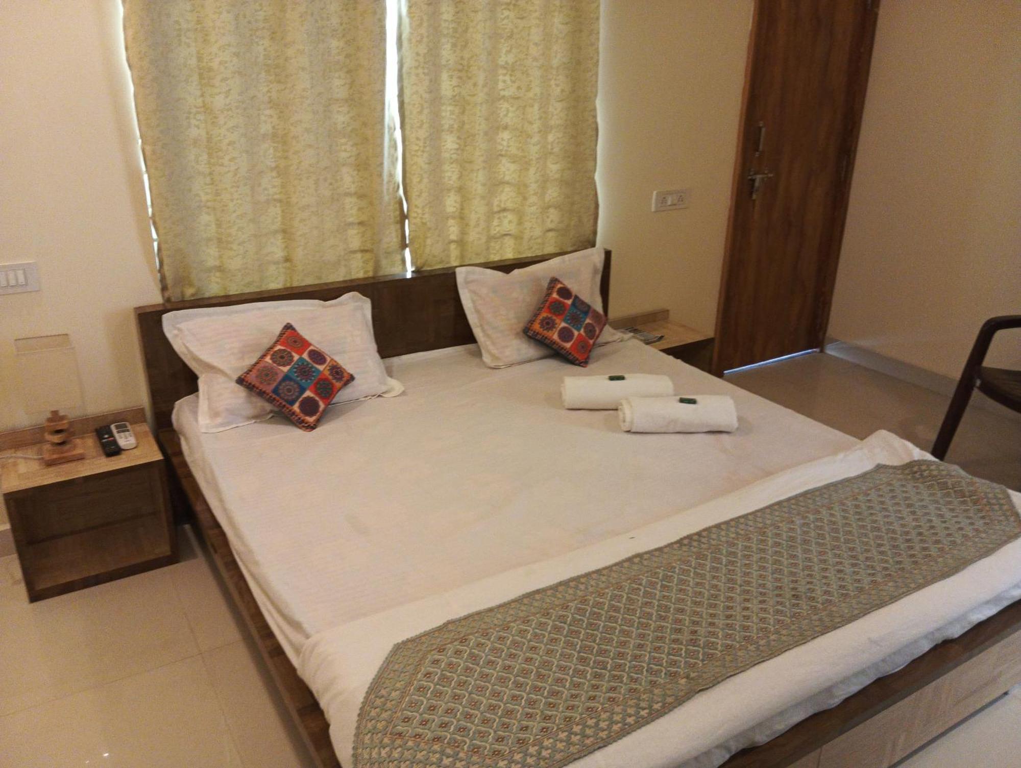 Hotel Shivashray Luxury Stays & Inn Удджайн Номер фото